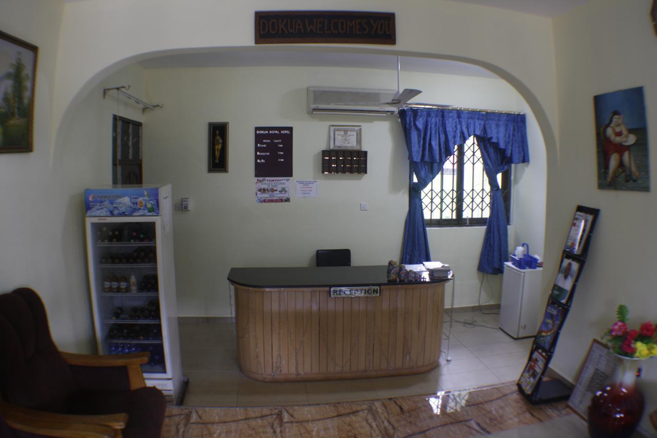 Dokua Royal Hotel Kwabenya エクステリア 写真