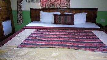 Dokua Royal Hotel Kwabenya エクステリア 写真